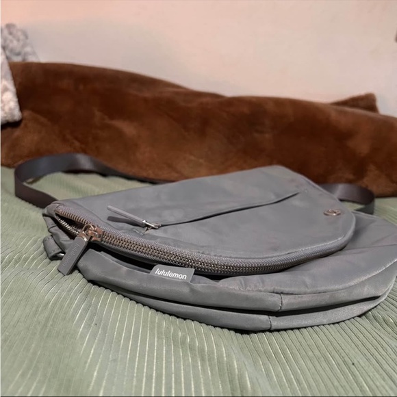 lululemon athletica Gray Crossbody Bag - Picture 3 of 3